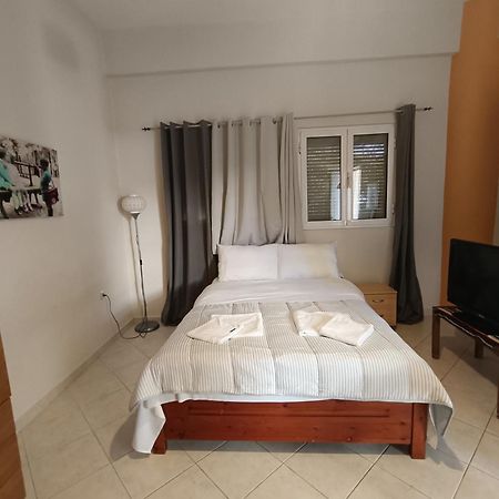 Cozy Apartment In The Center Of Aighion Achaia - Ground Floor - Ισόγειο Στουντιο Aigio Exterior photo