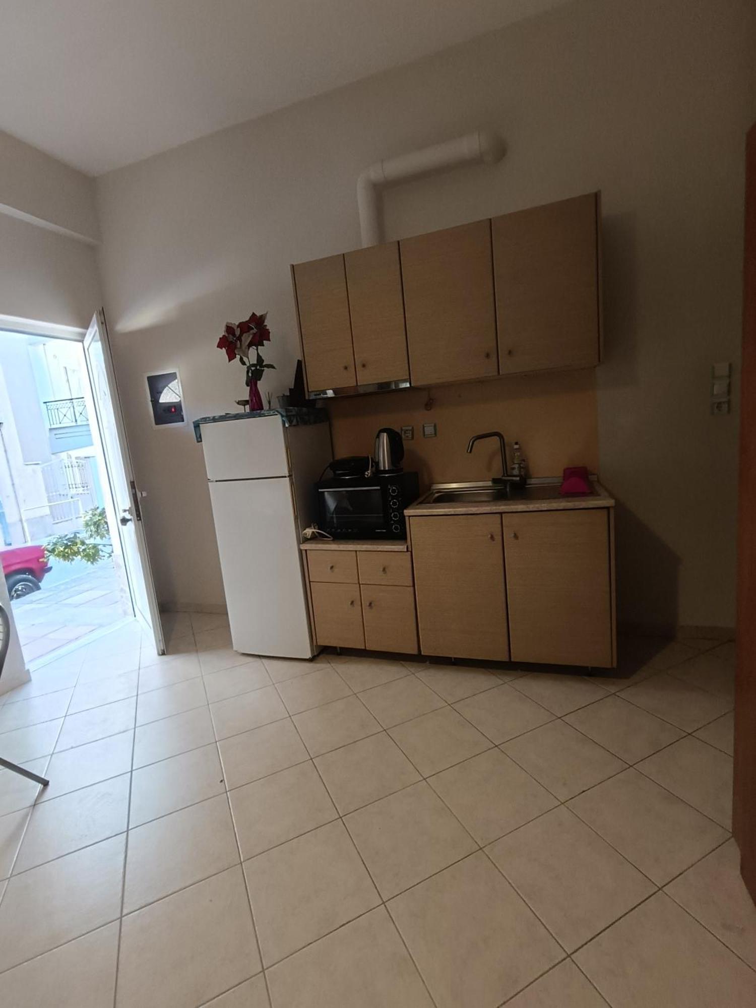 Cozy Apartment In The Center Of Aighion Achaia - Ground Floor - Ισόγειο Στουντιο Aigio Exterior photo